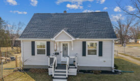 Charming Cape Cod in Reedsburg WI