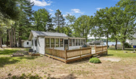 2-Bedroom, 1-Bath Cottage on Parker Lake