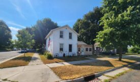 Nice home located in the heart of Portage WI